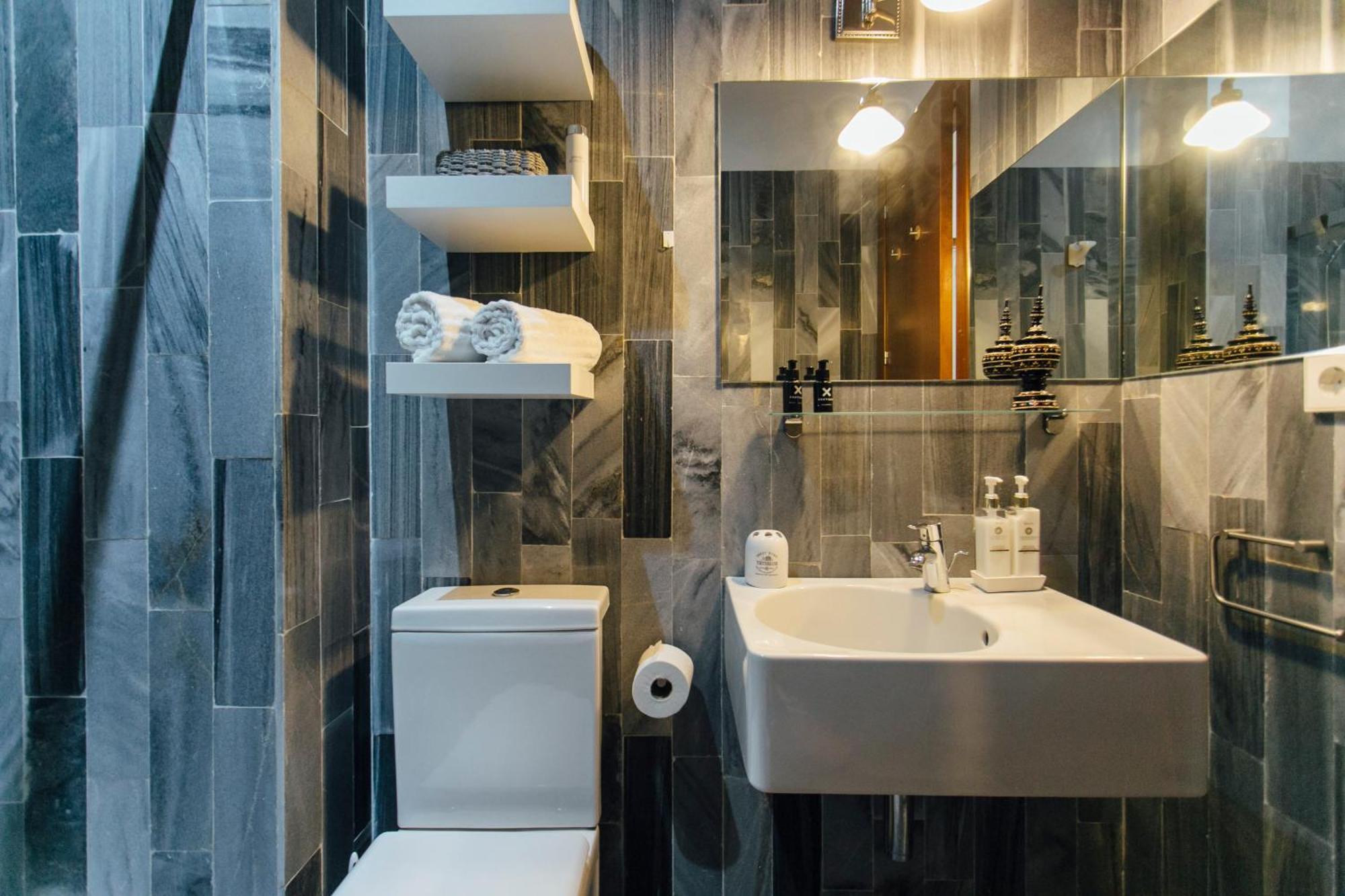 Attic With Terrace- 1Bd 1Bth- Corral Del Rey Apartment Seville Ngoại thất bức ảnh